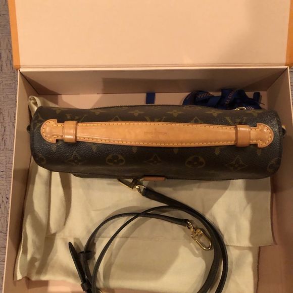 Authentic Métis Pochette 🎉host pick💕 - Picture 4 of 7